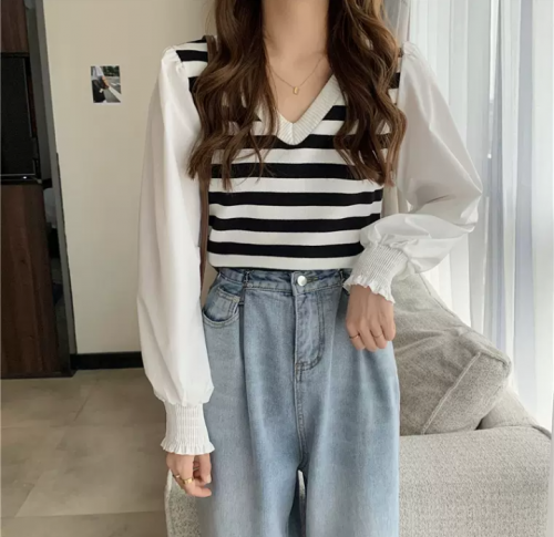 بلوزة مخططة بأكمام منفوخة