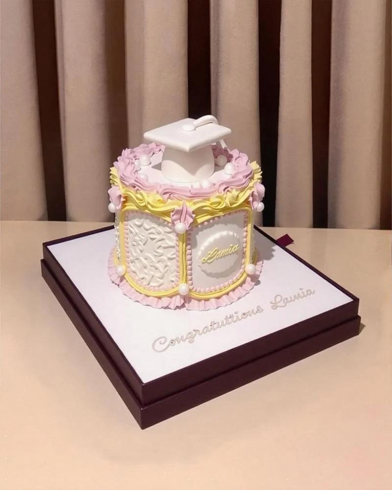 أفضل أفكار كيك تخرج فخم في السعودية: اختيارات مميزة تناسب كل الاحتفالات