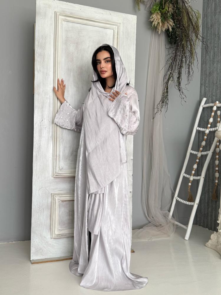 عباية نص كلوش شك يدوي “القمر"