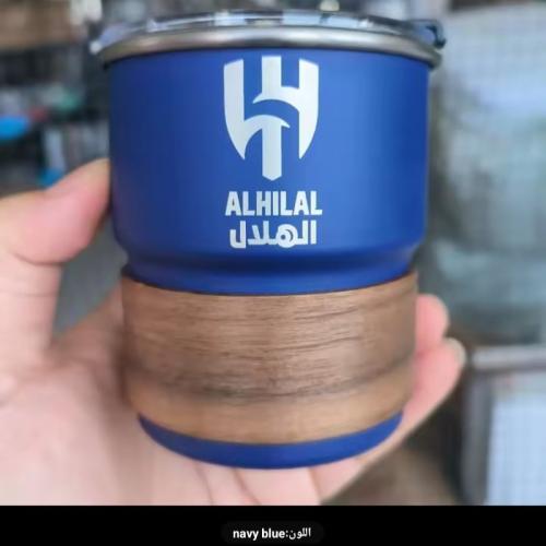 كوب مشروب بارد بشعار ناديك المفضل