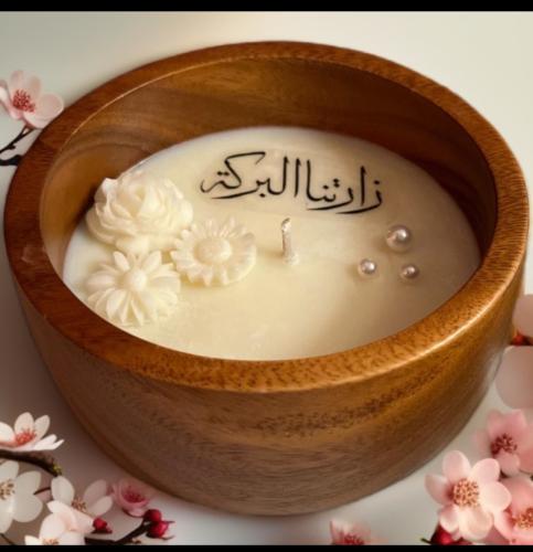 شمعة بقالب خشب الأكاسيا