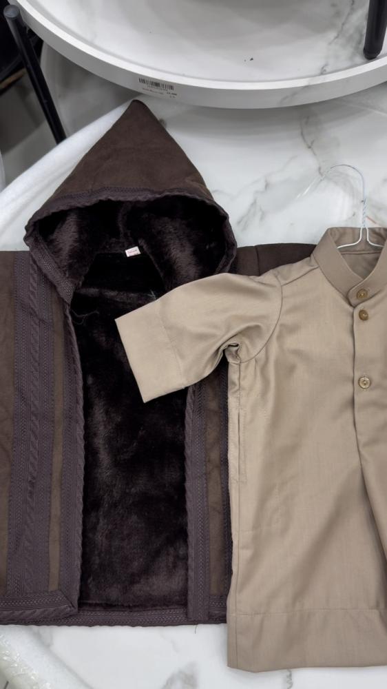 فروة أطفال شتوية مع ثوب أنيق