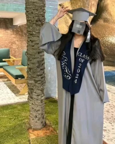 عباية تخرج رمادي 2025