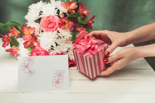 دراسة جدوى لمشروع بيع الهدايا والورود