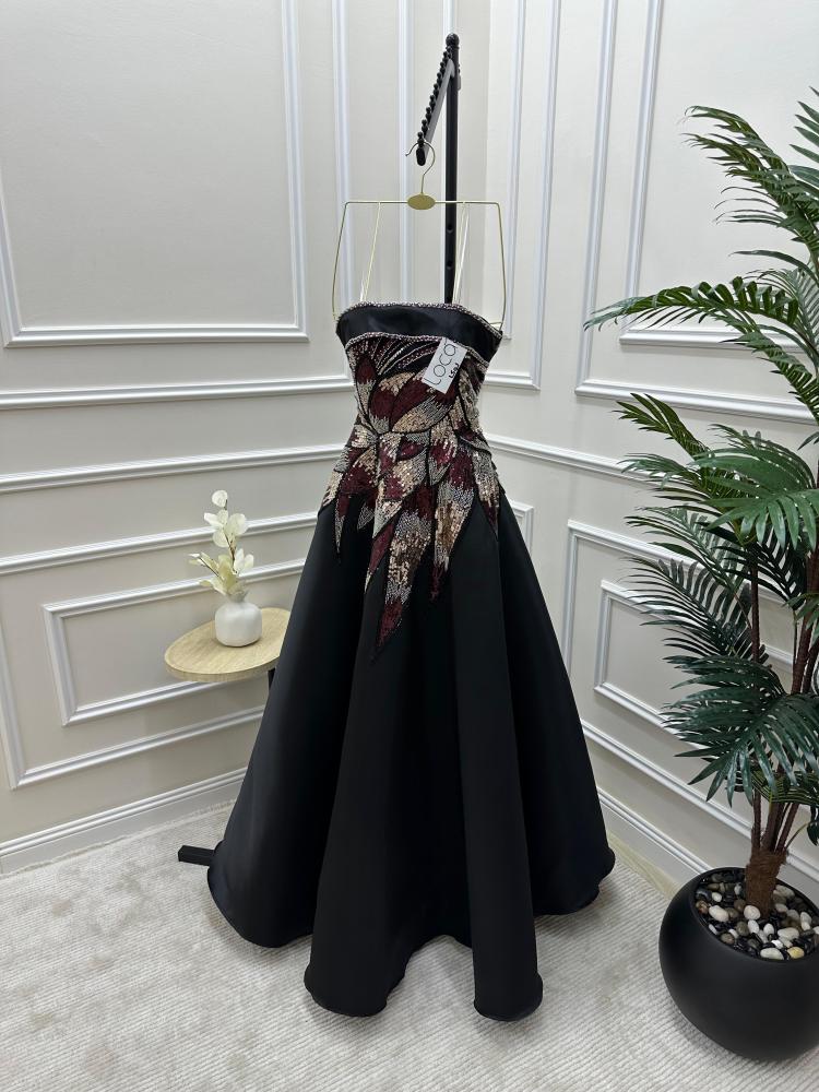 فستان سهره فخم باللون الأسود بتطريز فاخر