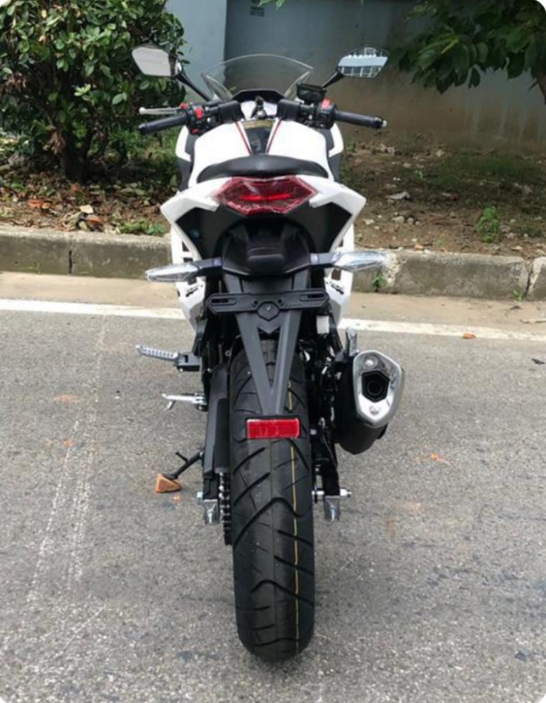 دراجة نارية 250CC موديل 2026 لون ابيض