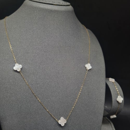 طقم الوردات (الأبيض)