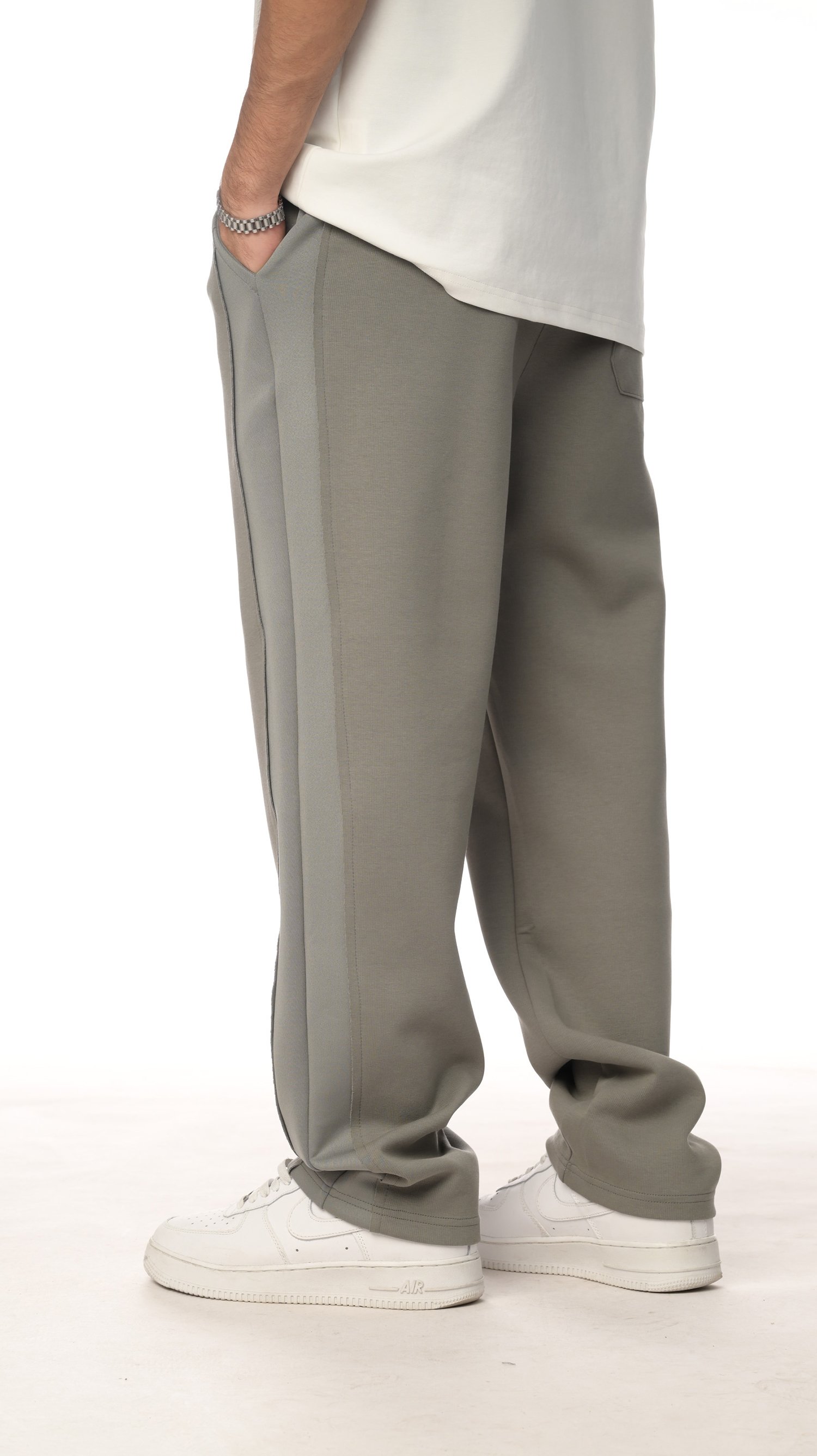 بنطلون ستريم لاين من إكسوبلانت تصميم بسيط وأنيق