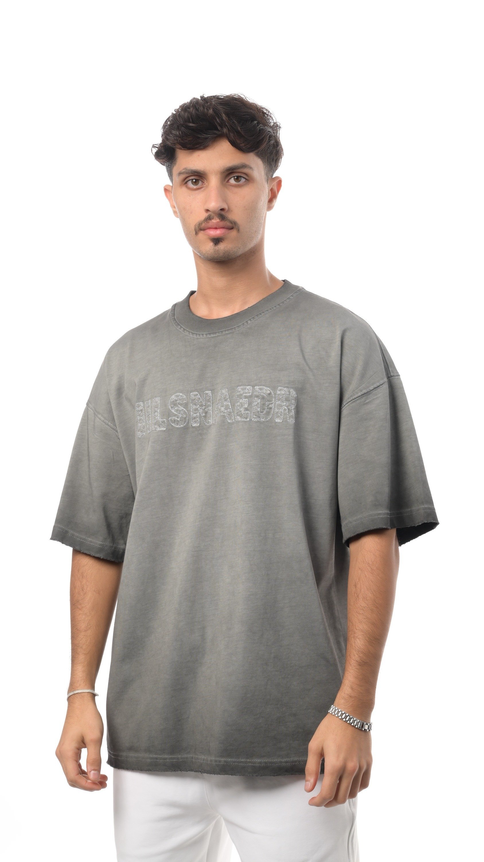 تيشيرت جرافيتي من إكسوبلانت أسلوب أوفرسايز بلمسة فنية