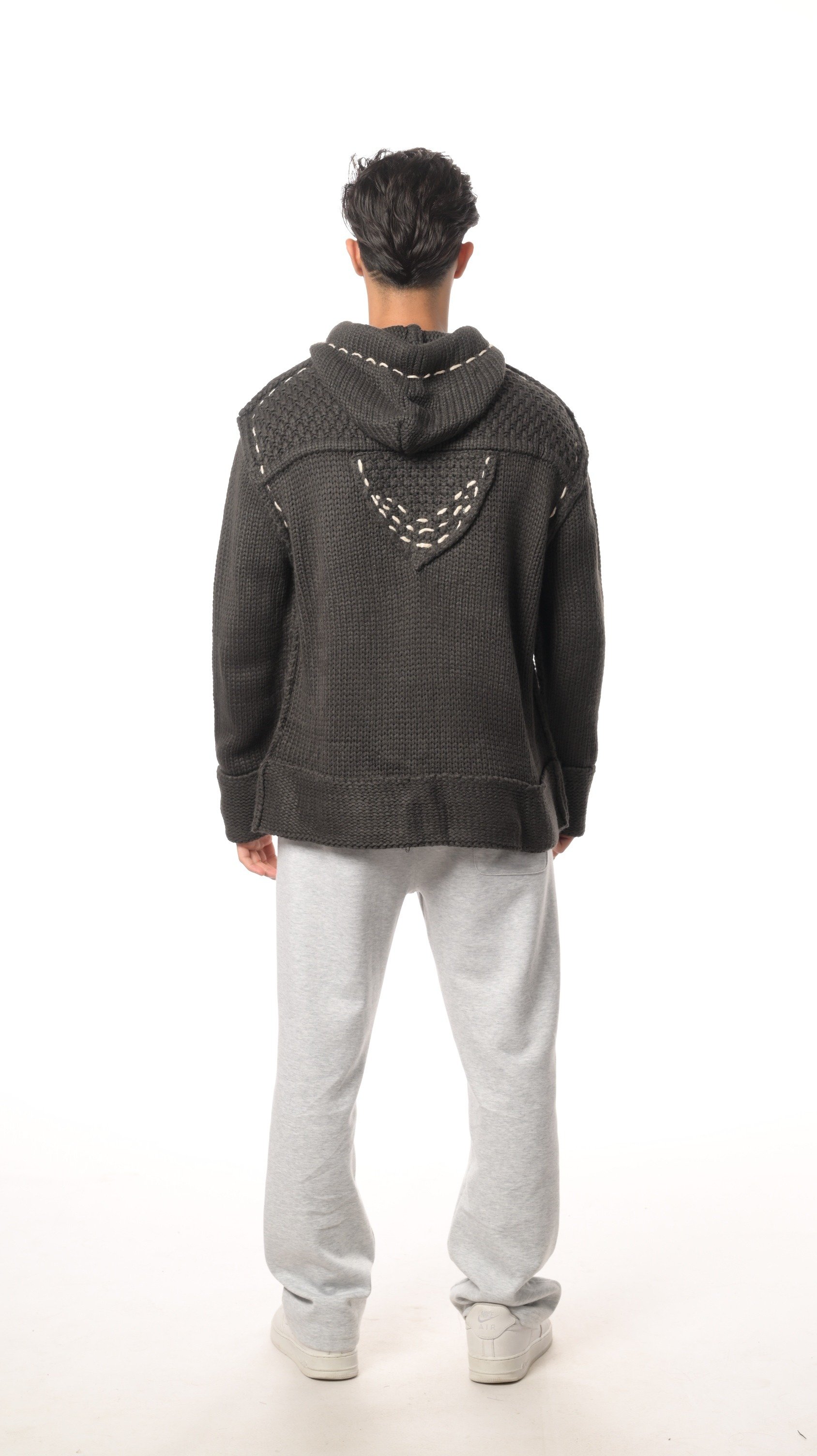 هودي نيت بوينت من إكسوبلانت لمسة دفء بتصميم أنيق