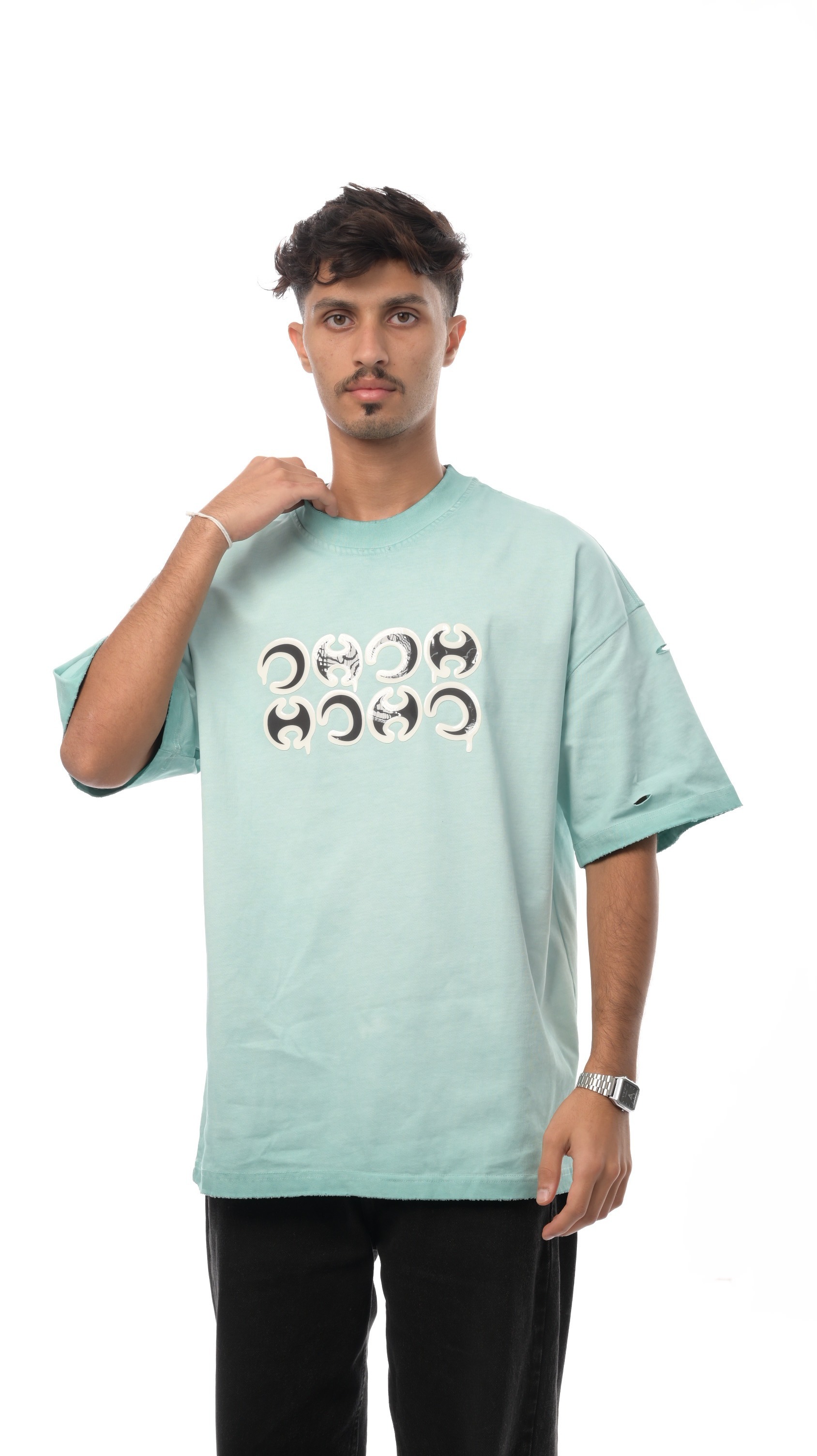 تيشيرت سيركل ويف من إكسوبلانت ستايل جريء بلمسة هندسية