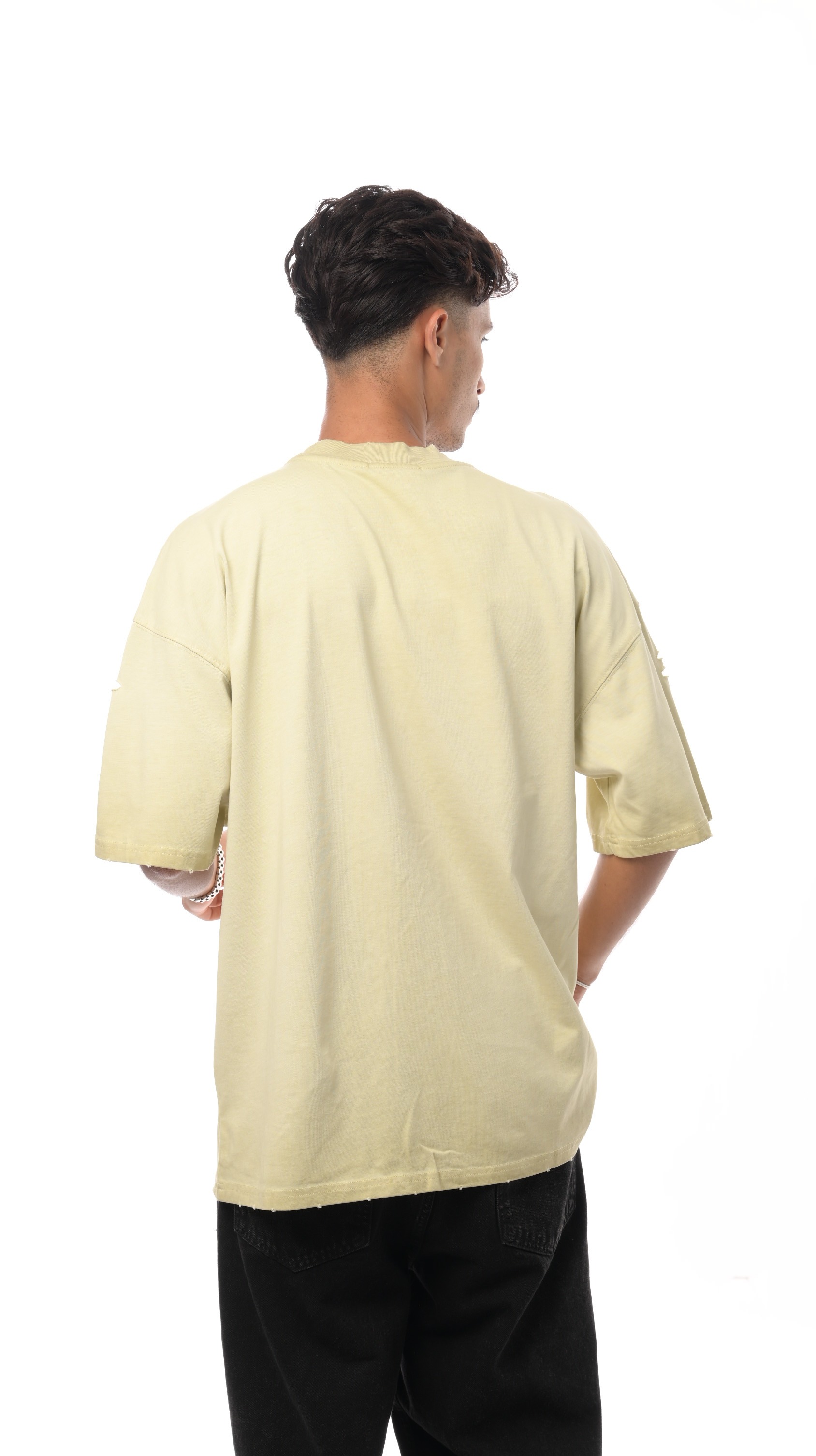 تيشيرت مون ليت من إكسوبلانت ستايل جريء ولمسات مميزة