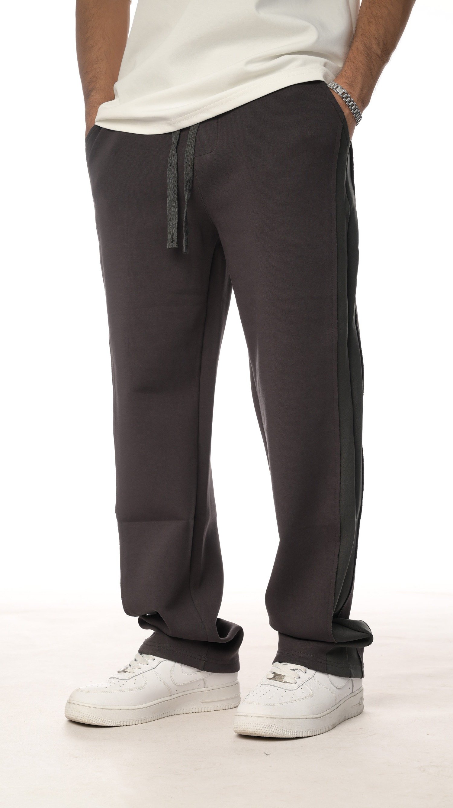 بنطلون ستريم لاين من إكسوبلانت تصميم بسيط وأنيق