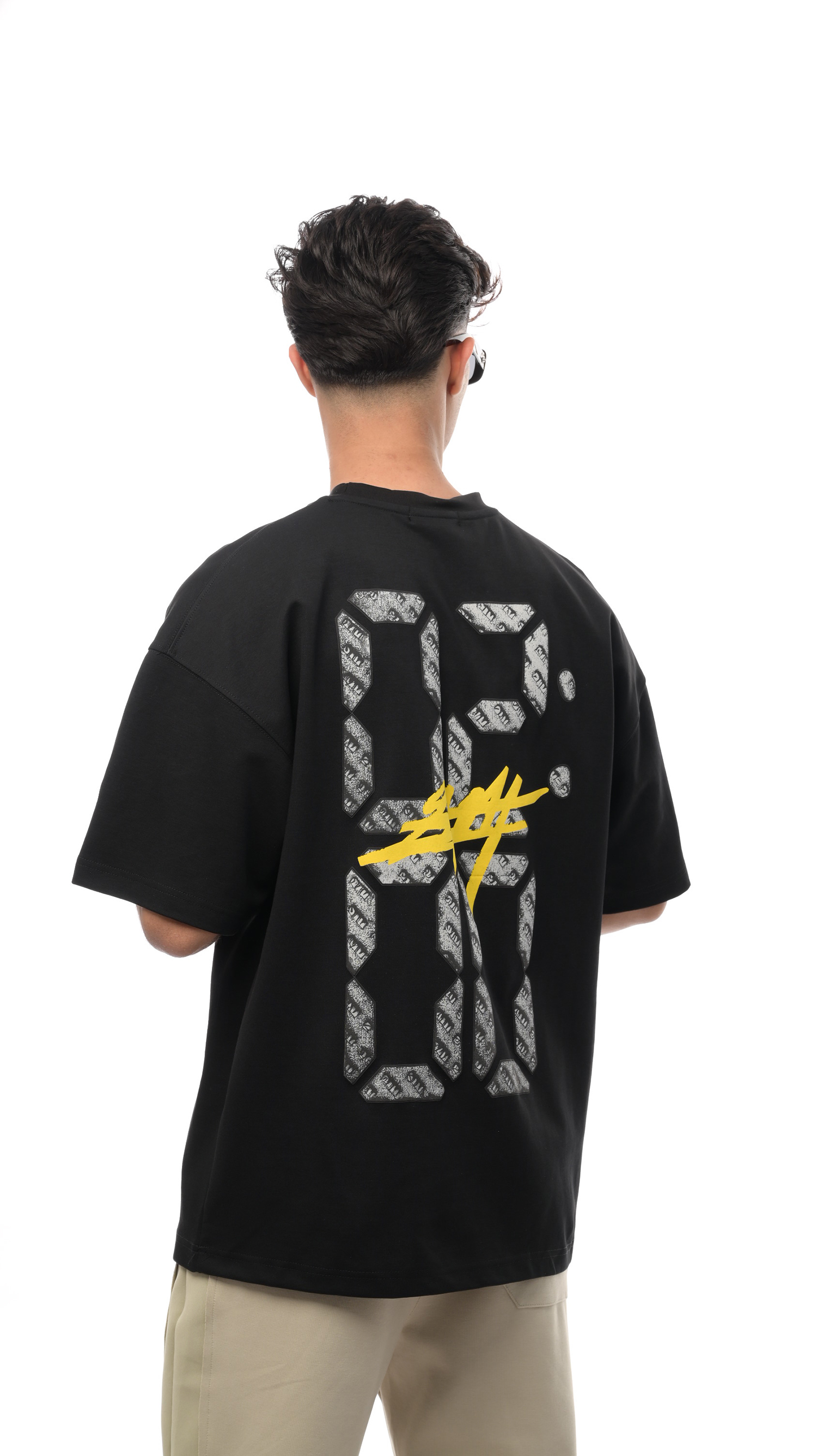 تيشيرت نايت ويف من إكسوبلانت لمسة عصرية في تفاصيل بسيطة