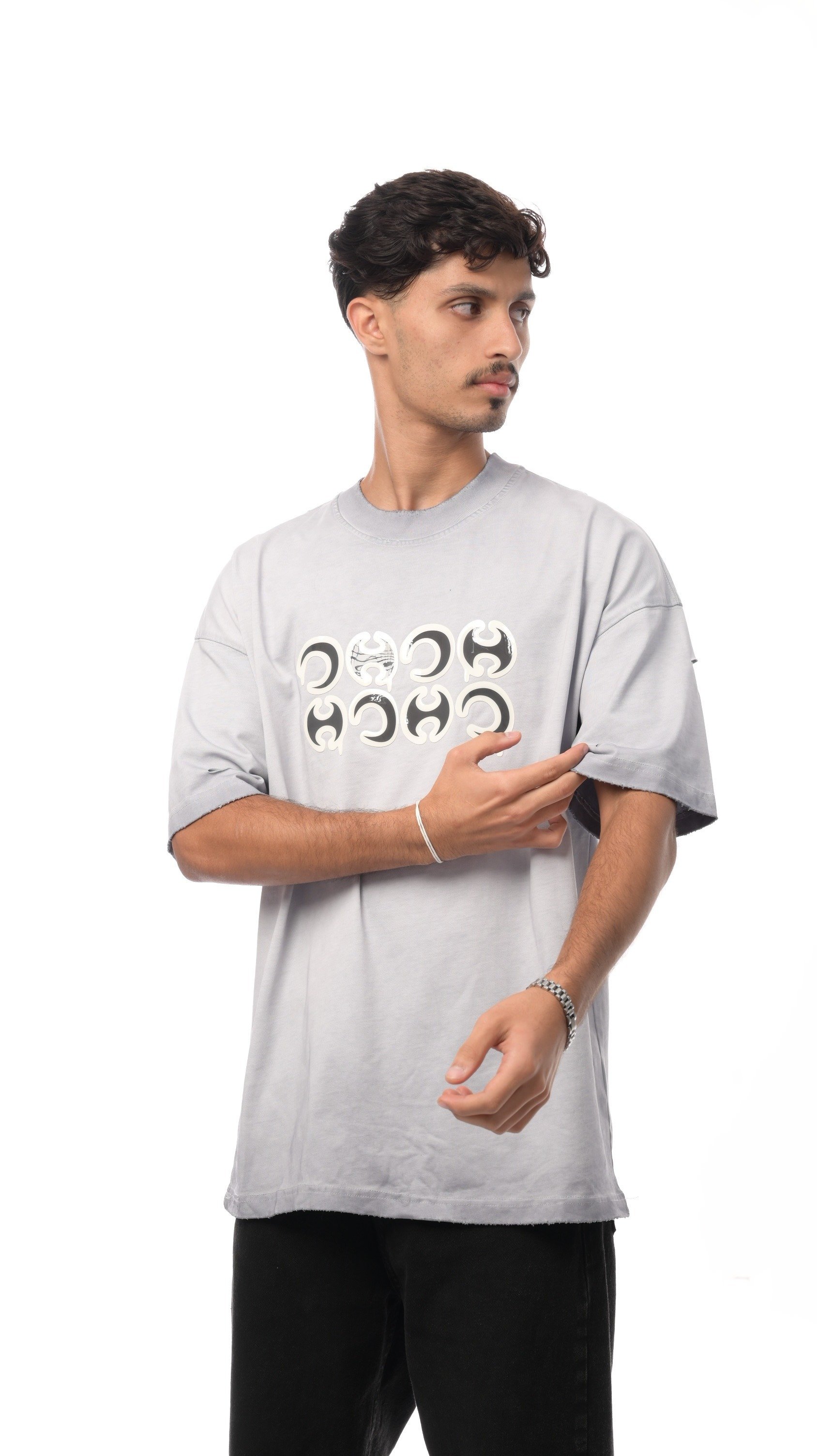 تيشيرت سيركل ويف من إكسوبلانت ستايل جريء بلمسة هندسية