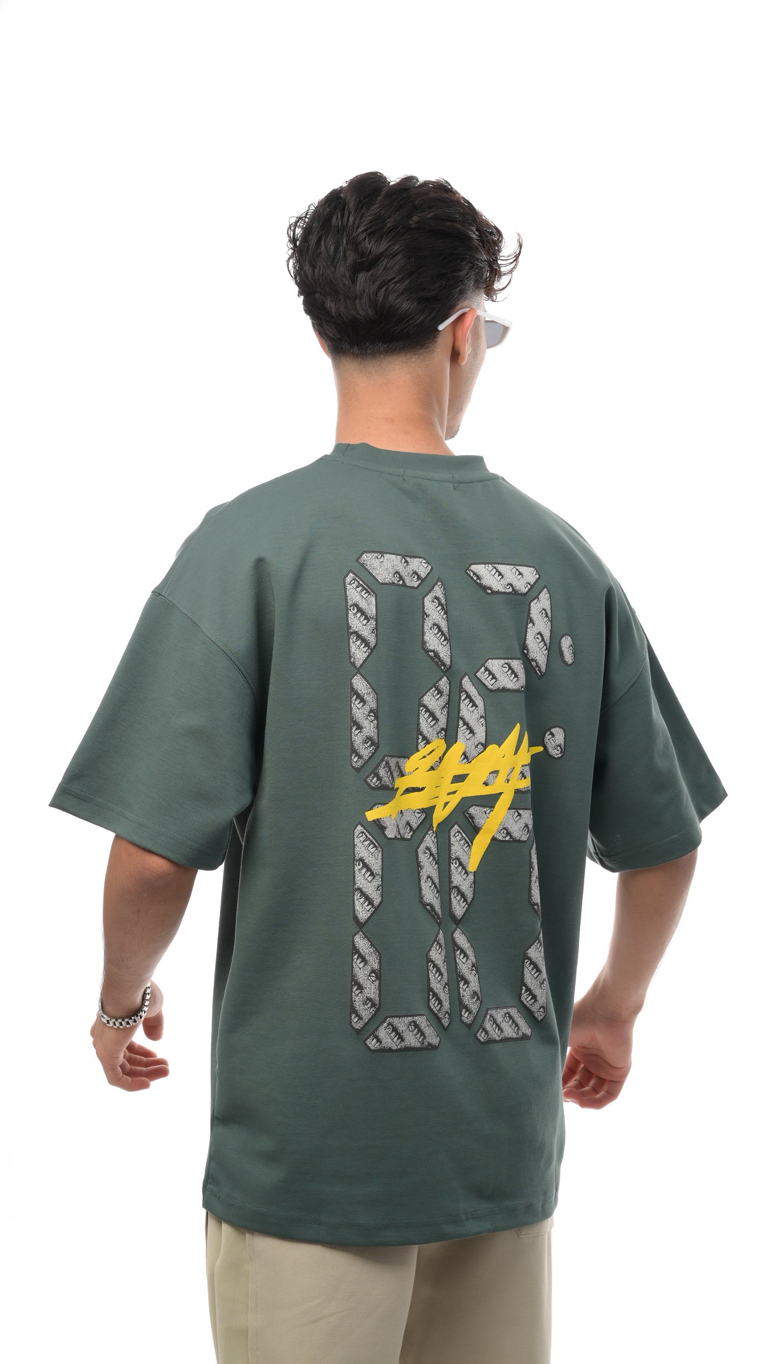 تيشيرت نايت ويف من إكسوبلانت لمسة عصرية في تفاصيل بسيطة