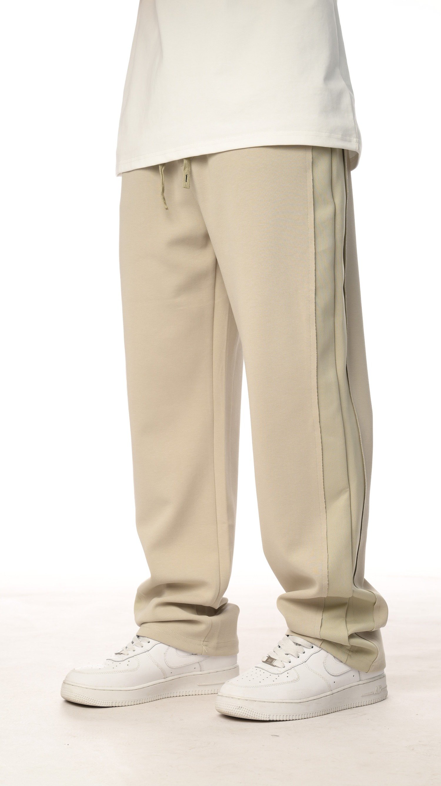 بنطلون ستريم لاين من إكسوبلانت تصميم بسيط وأنيق