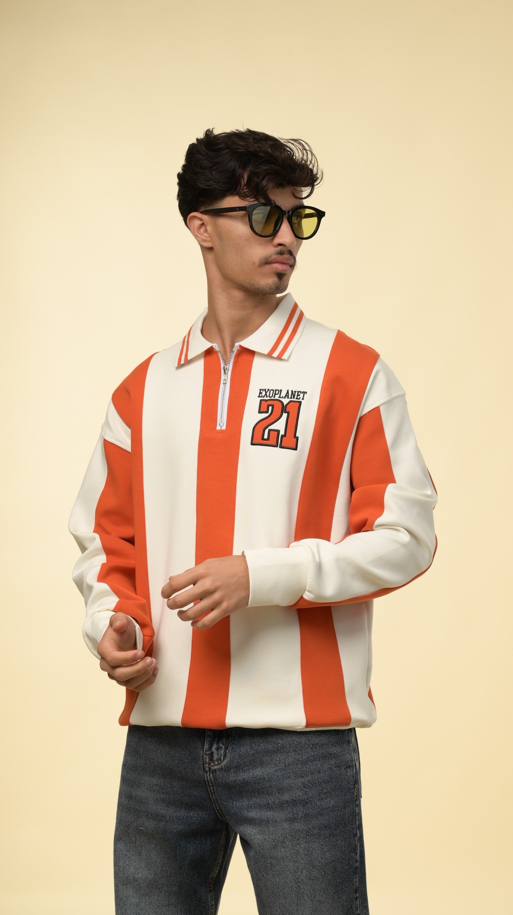 بلوفر سبورت سترايب من إكسوبلانت لمسة رياضية مع تصميم عصري