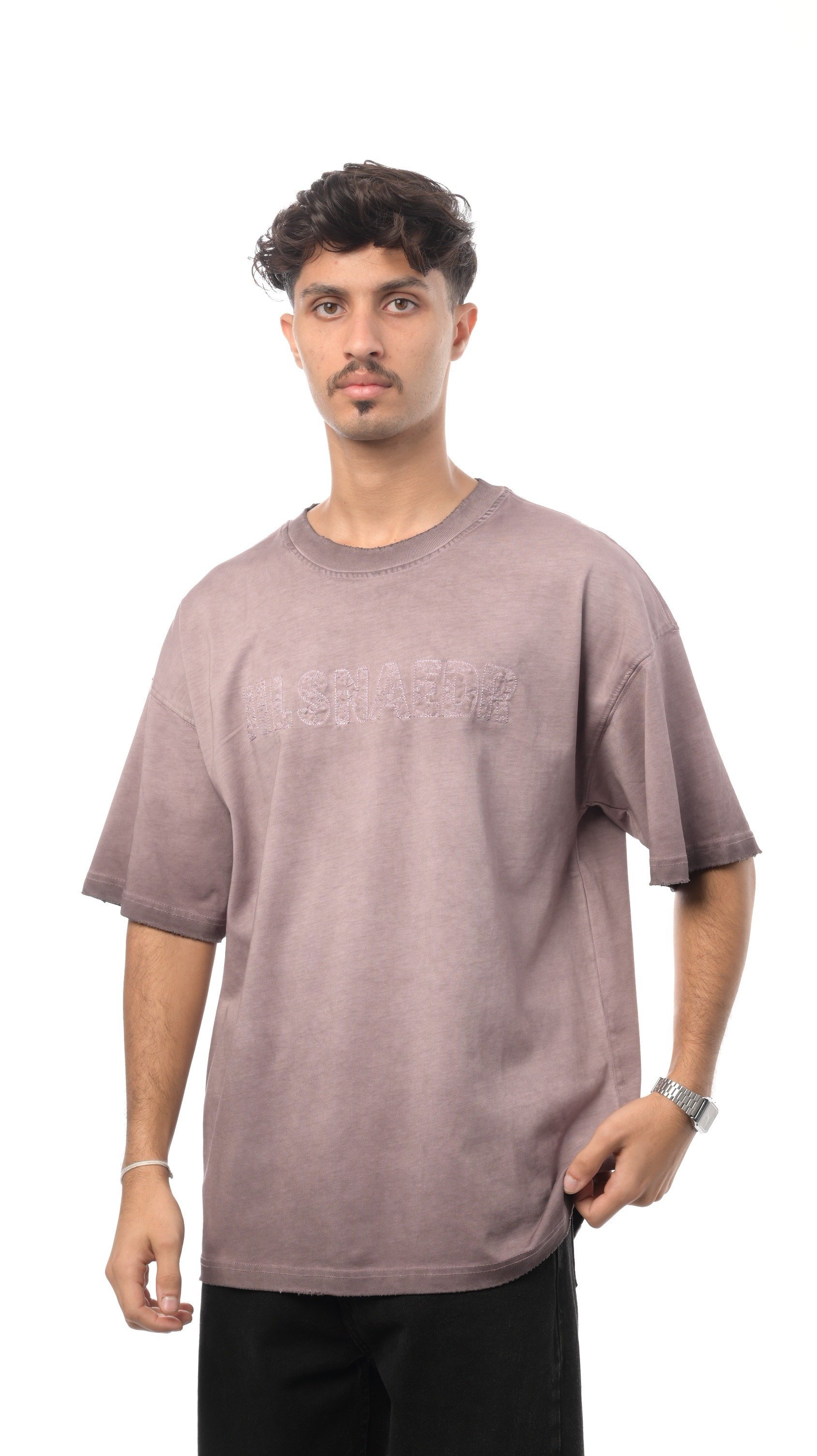 تيشيرت جرافيتي من إكسوبلانت أسلوب أوفرسايز بلمسة فنية