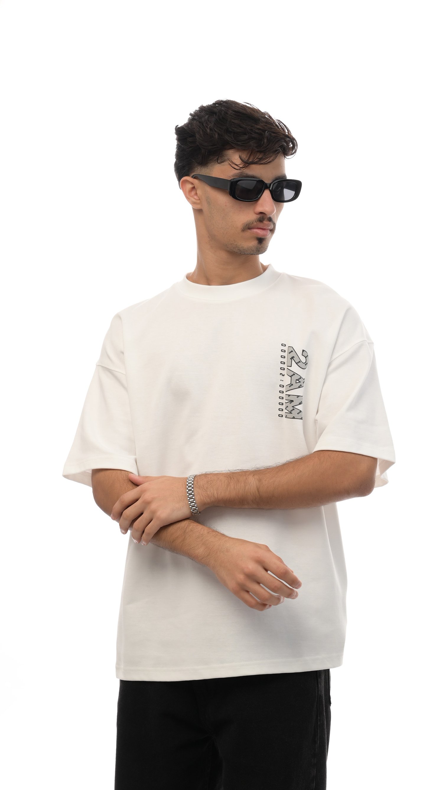 تيشيرت نايت ويف من إكسوبلانت لمسة عصرية في تفاصيل بسيطة