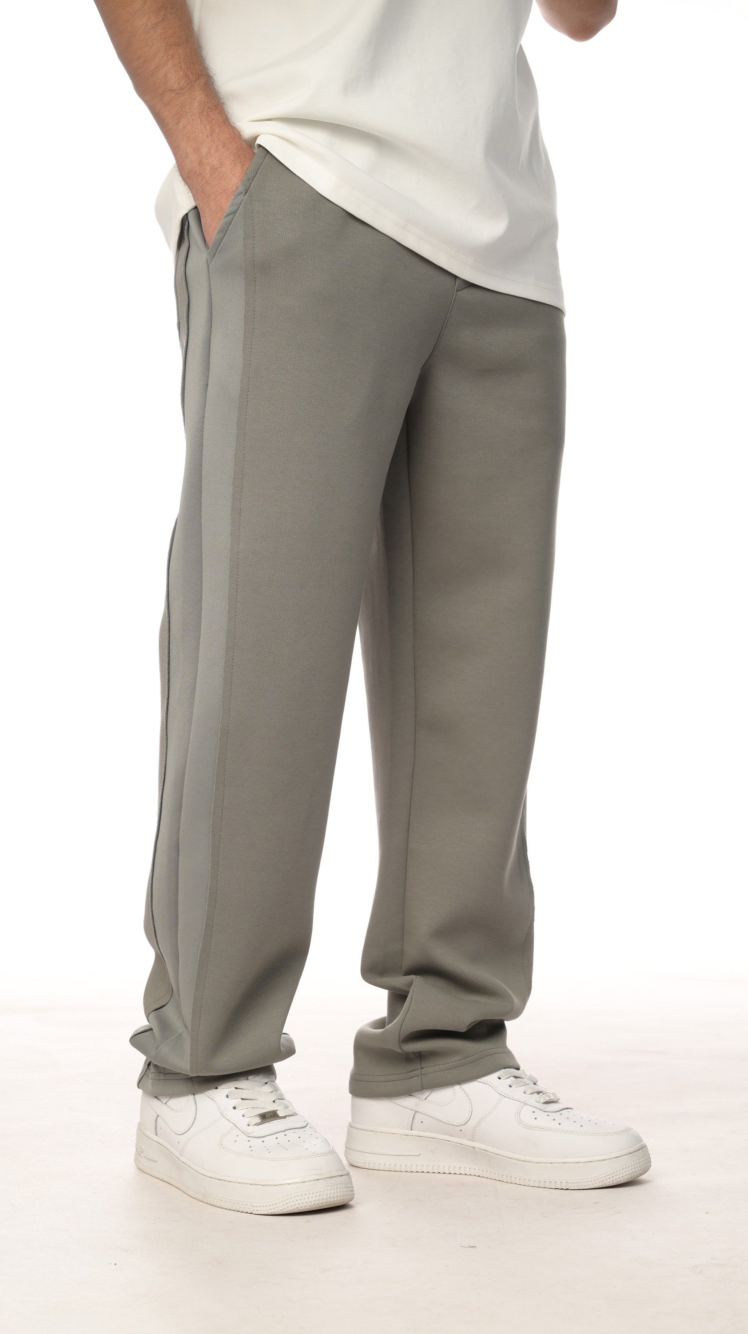 بنطلون ستريم لاين من إكسوبلانت تصميم بسيط وأنيق