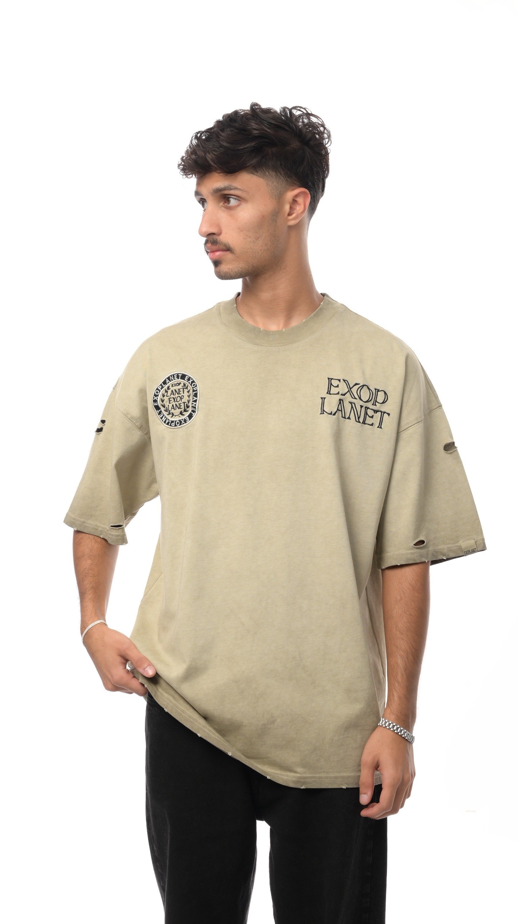 تيشيرت مون ليت من إكسوبلانت ستايل جريء ولمسات مميزة
