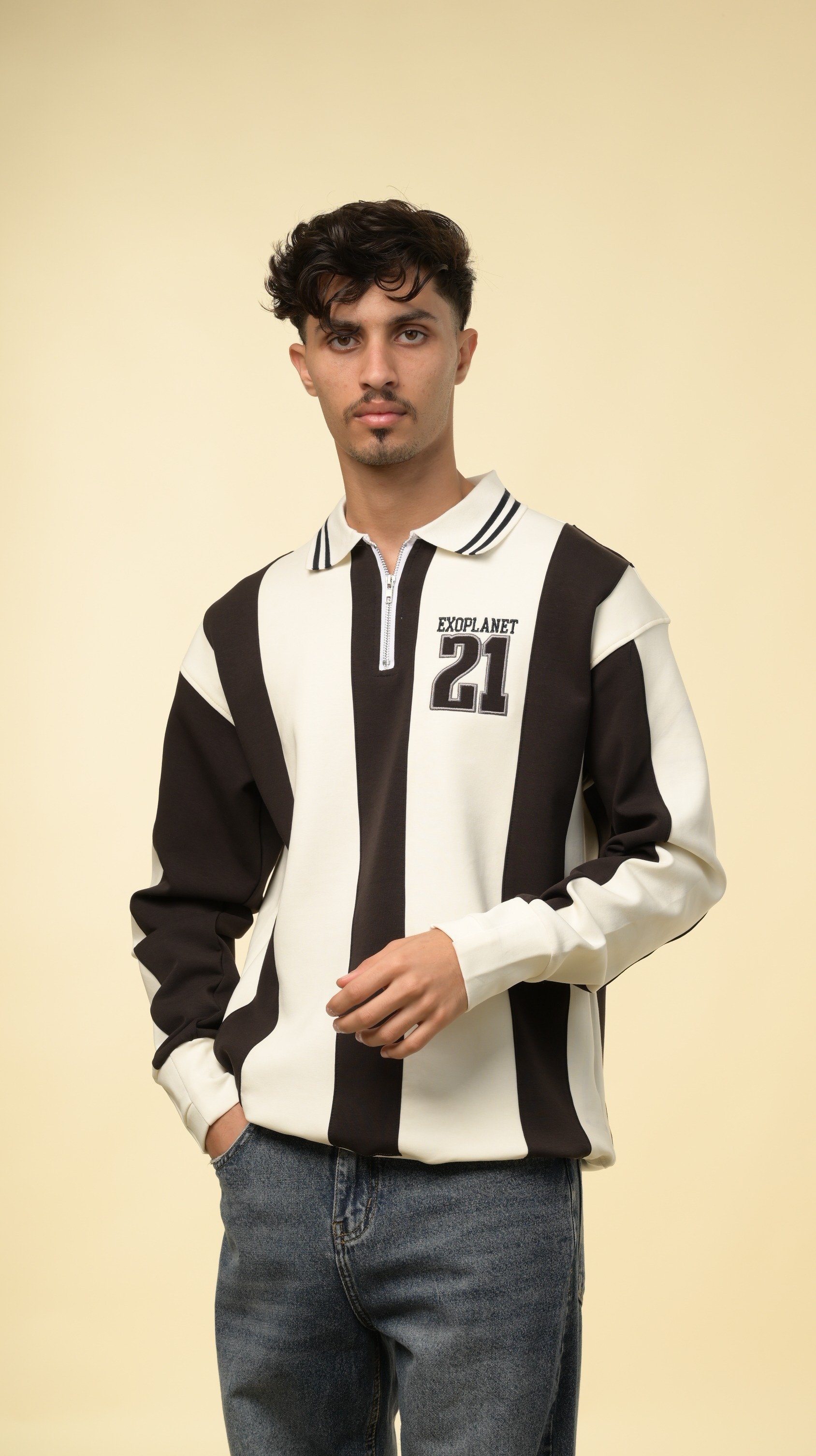 بلوفر سبورت سترايب من إكسوبلانت لمسة رياضية مع تصميم عصري