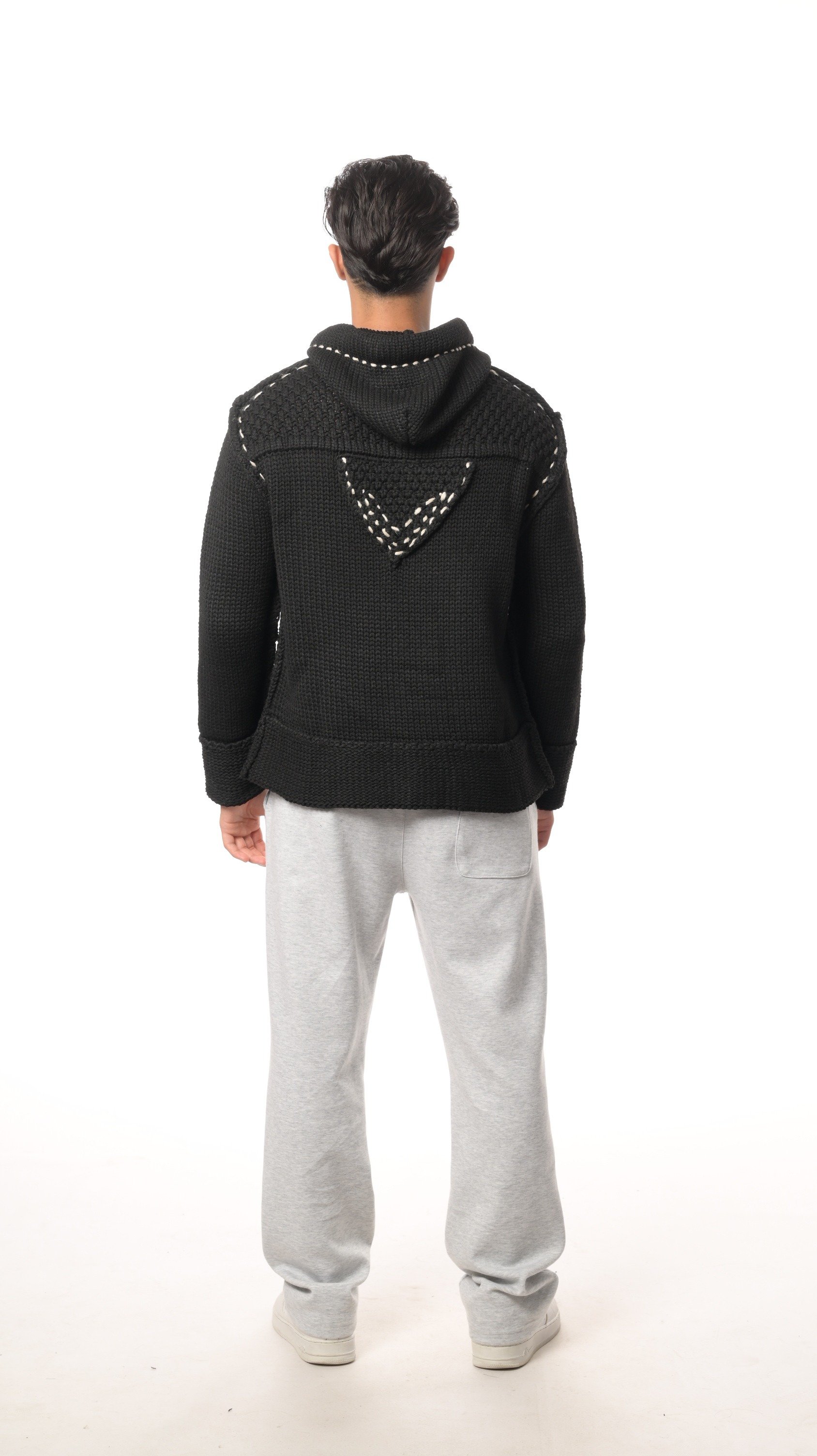 هودي نيت بوينت من إكسوبلانت لمسة دفء بتصميم أنيق