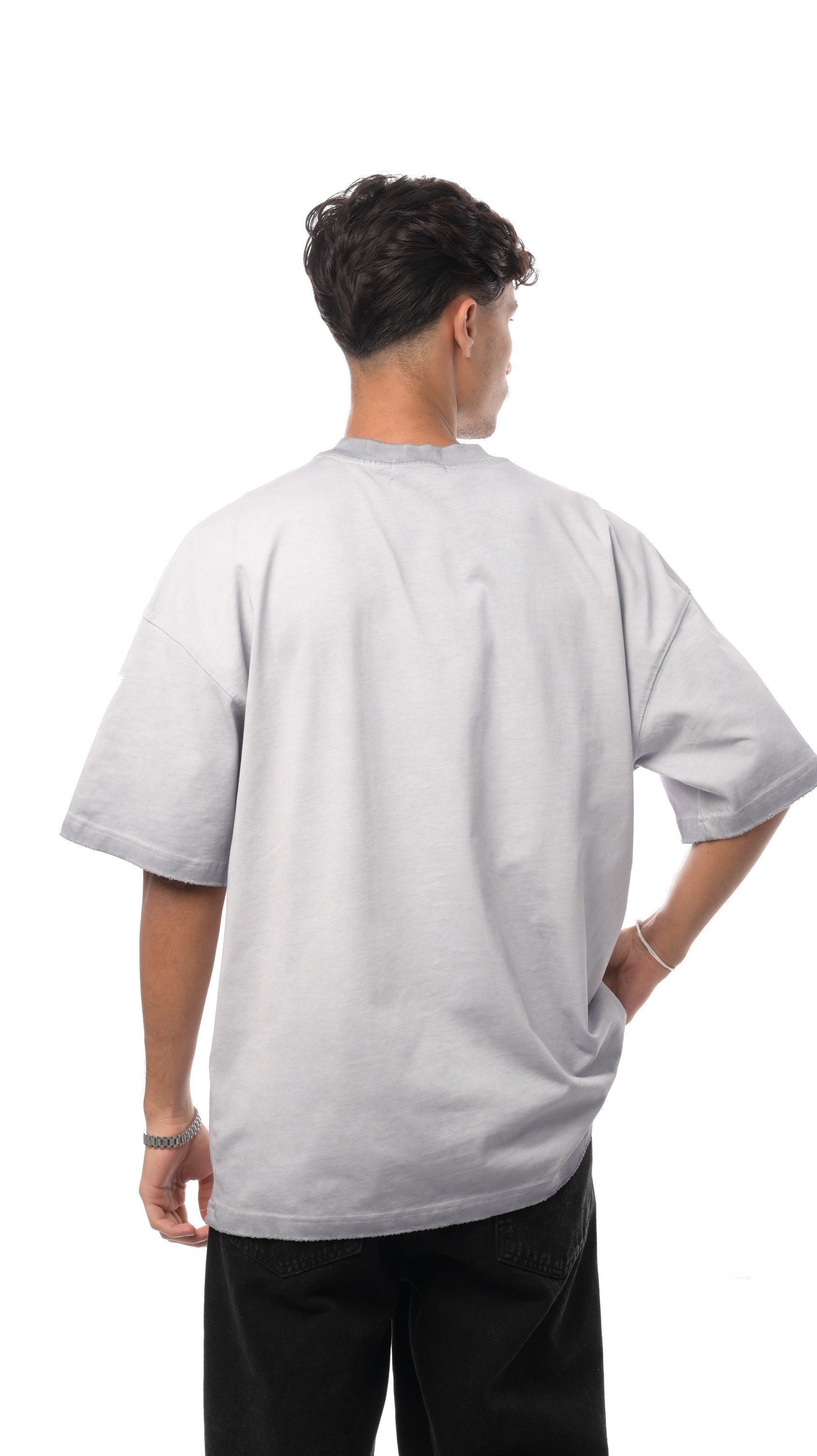 تيشيرت سيركل ويف من إكسوبلانت ستايل جريء بلمسة هندسية