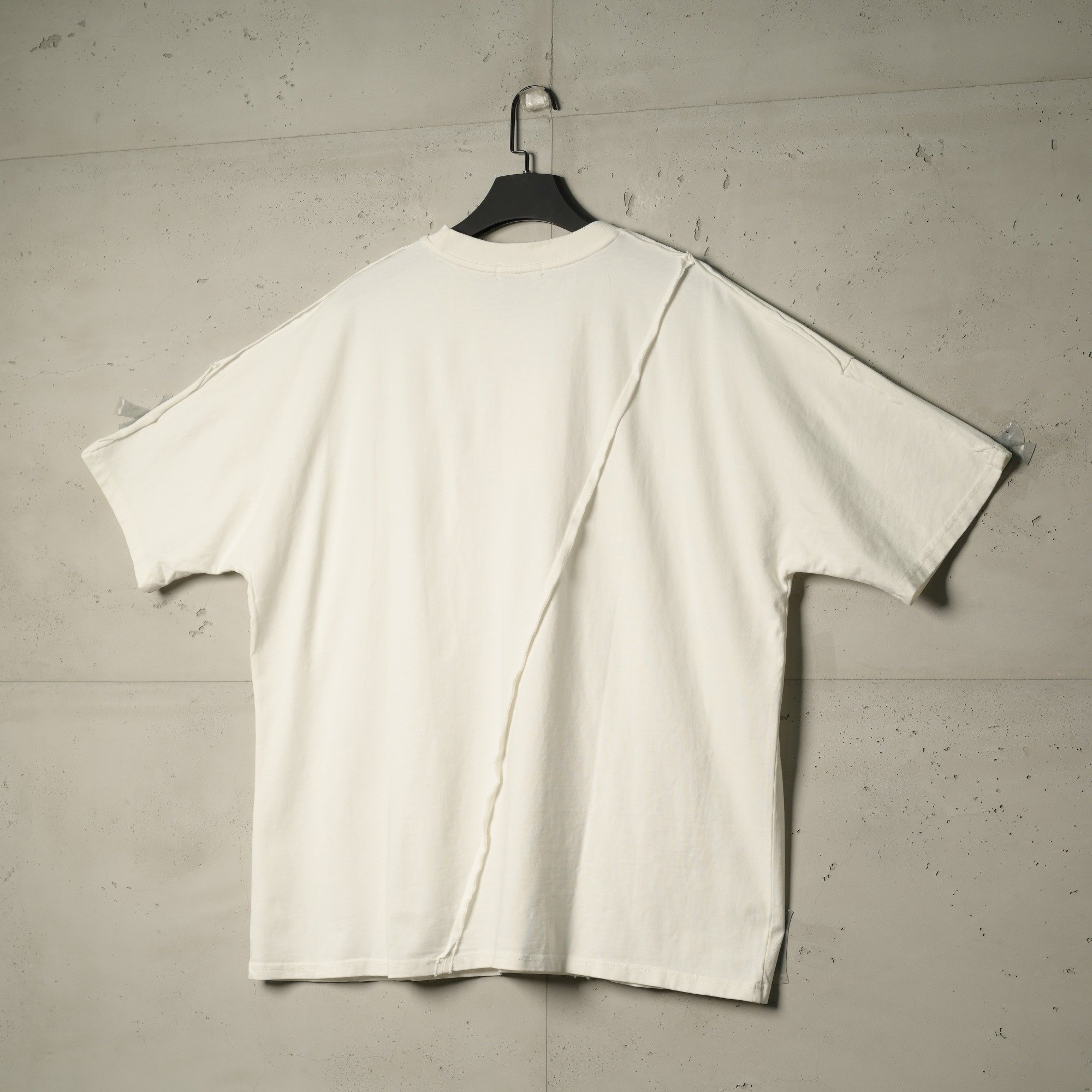 تيشيرت جامبو لاين من إكسوبلانت لمسة عصرية بخطوط بارزة