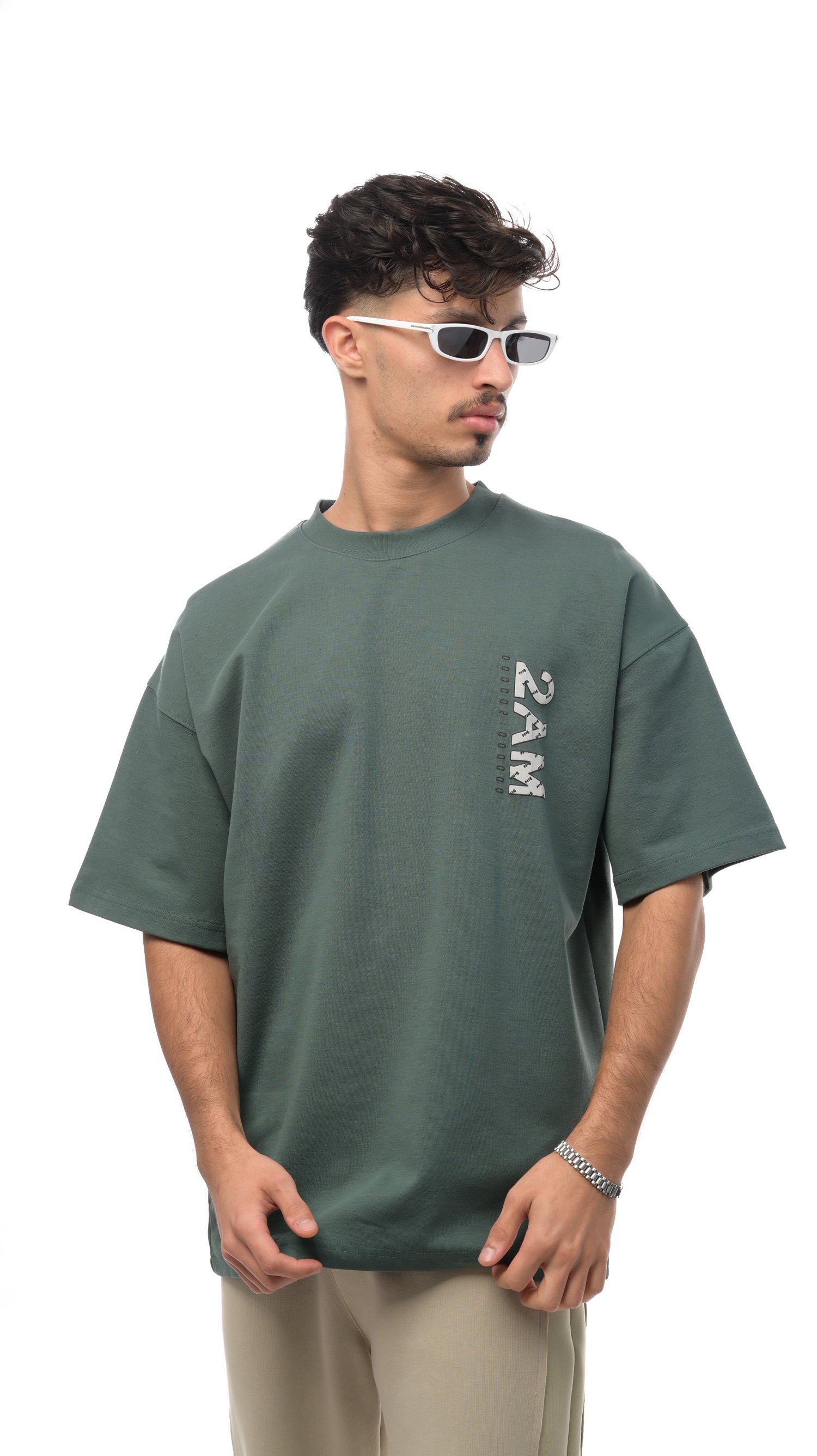 تيشيرت نايت ويف من إكسوبلانت لمسة عصرية في تفاصيل بسيطة