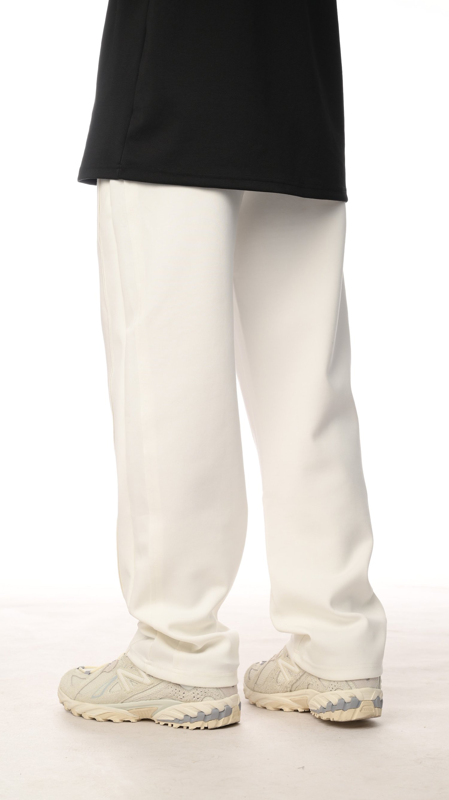 بنطلون ستريم لاين من إكسوبلانت تصميم بسيط وأنيق