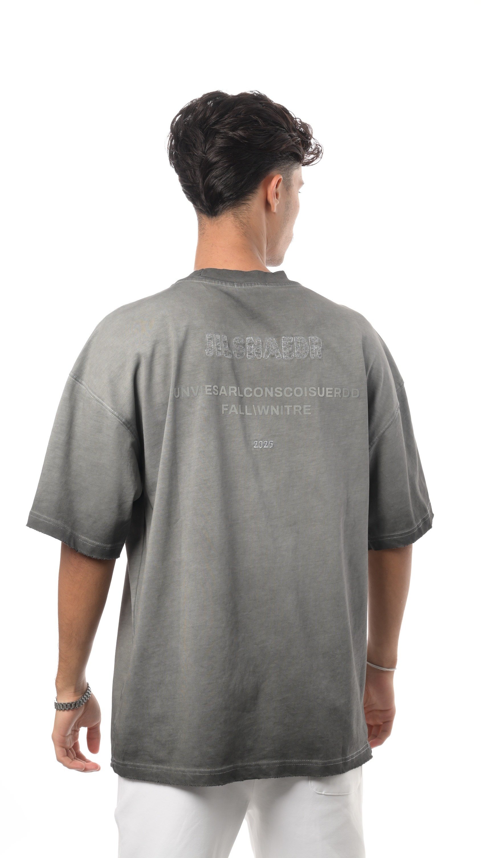 تيشيرت جرافيتي من إكسوبلانت أسلوب أوفرسايز بلمسة فنية