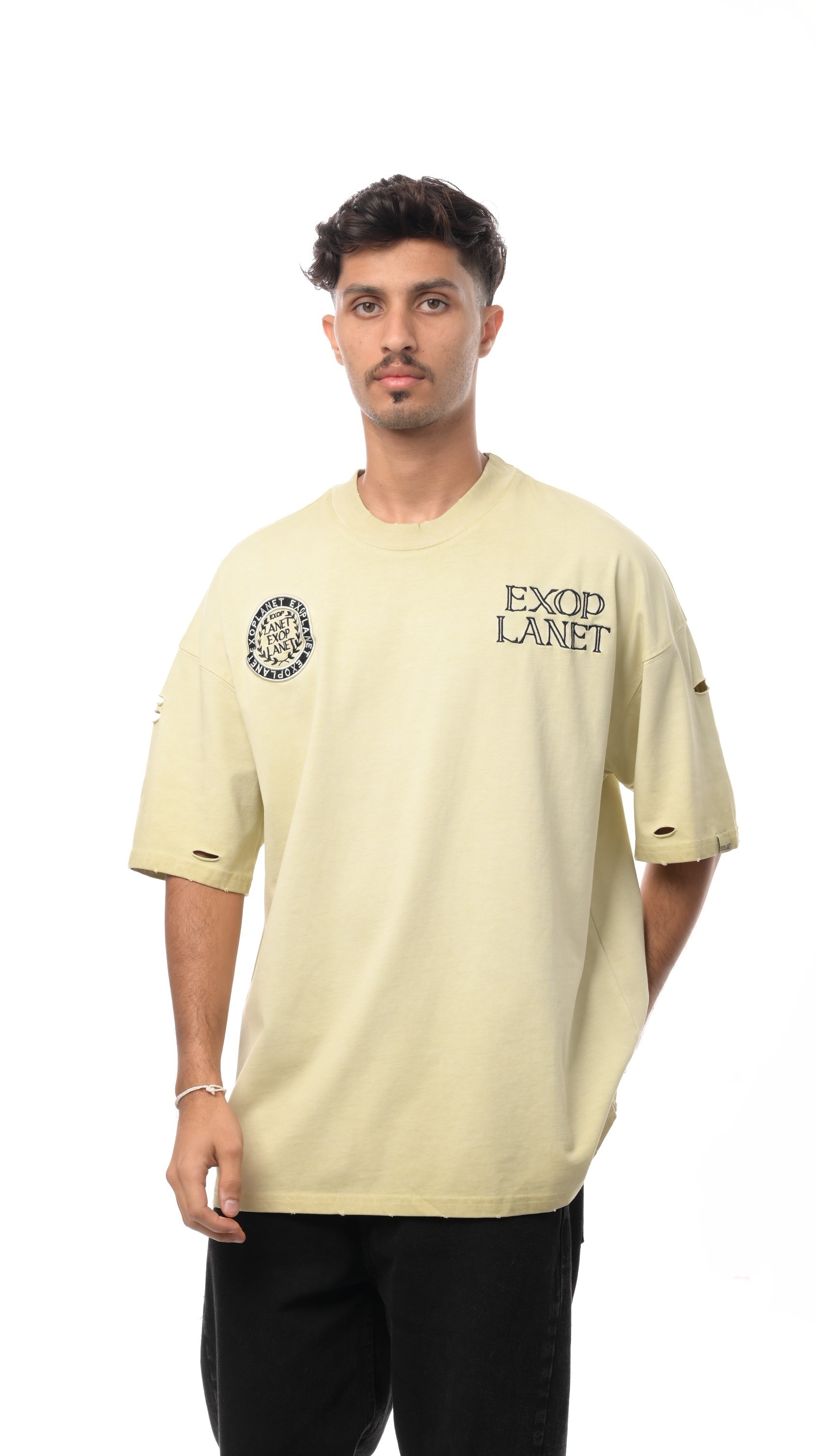 تيشيرت مون ليت من إكسوبلانت ستايل جريء ولمسات مميزة