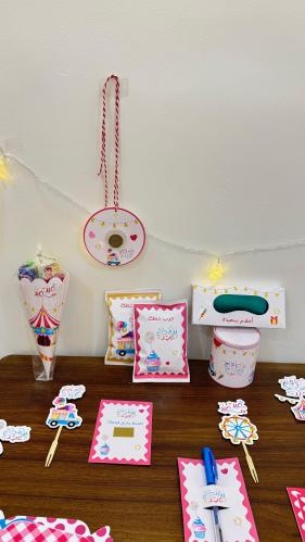 توزيعه ورقيه بعلبه بلاستيكه للنقود المعدنيه