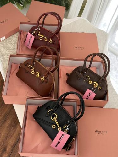 شنطه miumiu