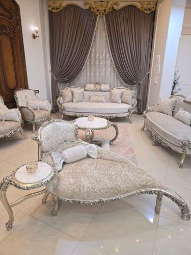 طقم كنب 9مقاعد+طاولة قهوة