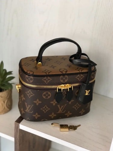شنطة لويس فيتون مكياج