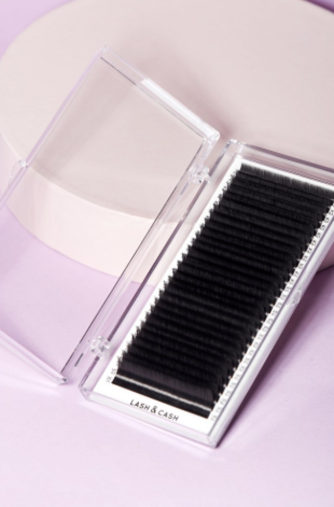 إطلالة عيون ساحرة مع رموش Glam Solutions: اكتشفي أفضل الأسرار والجمال