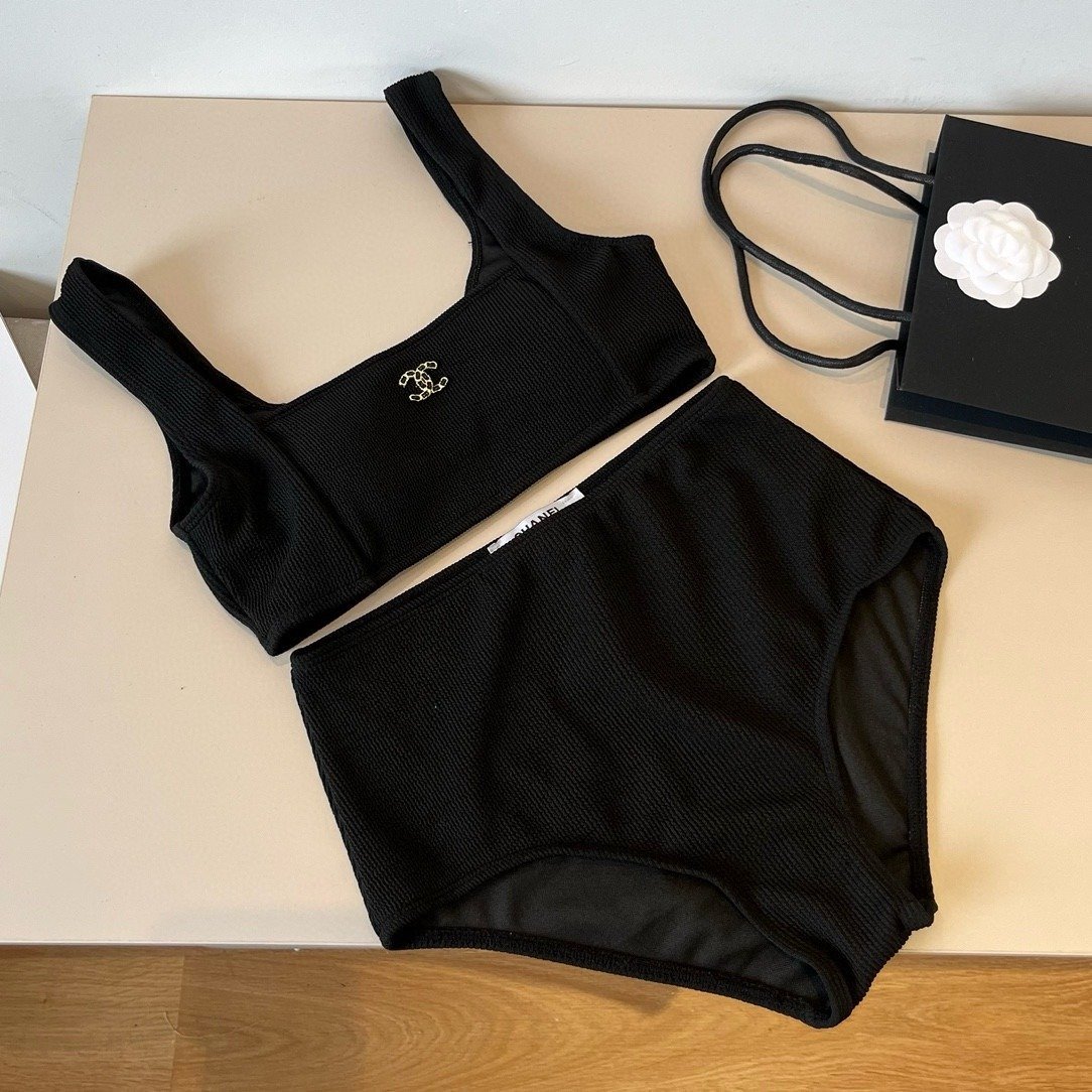 Bikini قطعتين من chanel