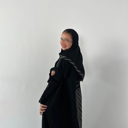 VR44 BLACK ABAYA WITH SILVER BLACK FUISON