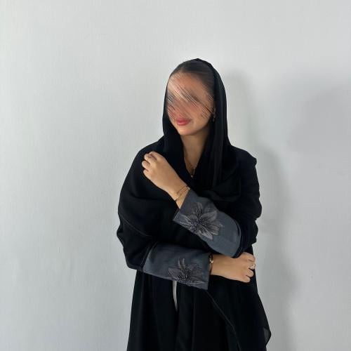 VR45 BLACK ABAYA WITH NAVY DETAIL