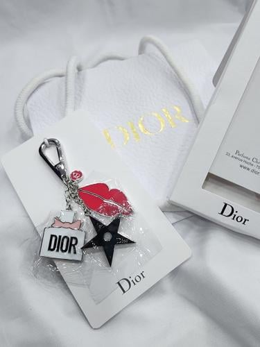 ميدالية dior