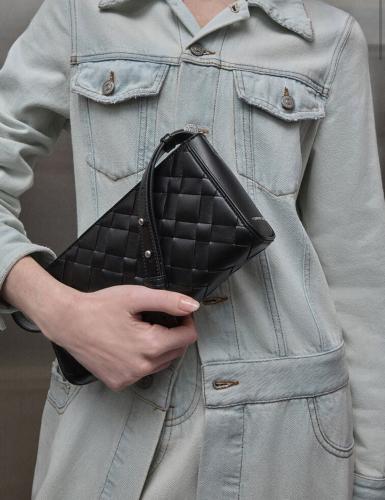 شنطة charles & keith