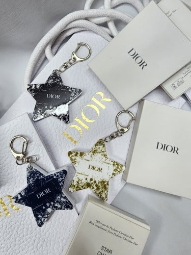 ميدالية dior