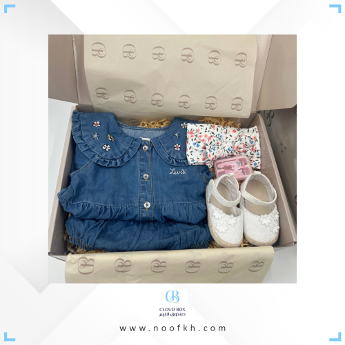 فستان ليفيز مع حذاء وربطة شعر