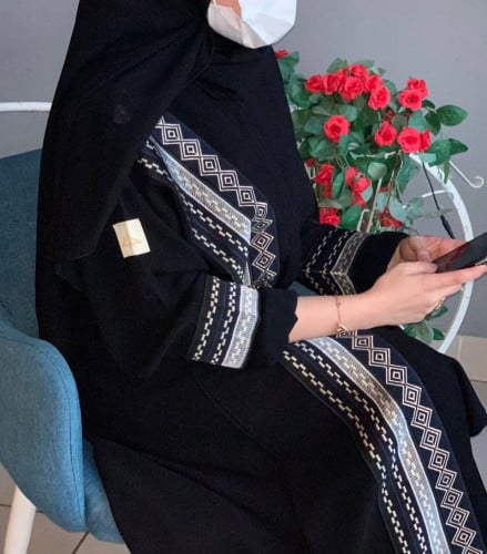 كريب ملكي مطرز