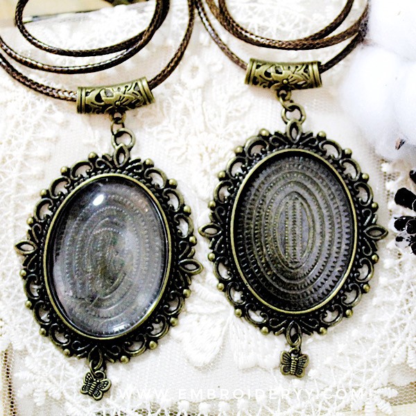 قلائد مع سلسال جلد