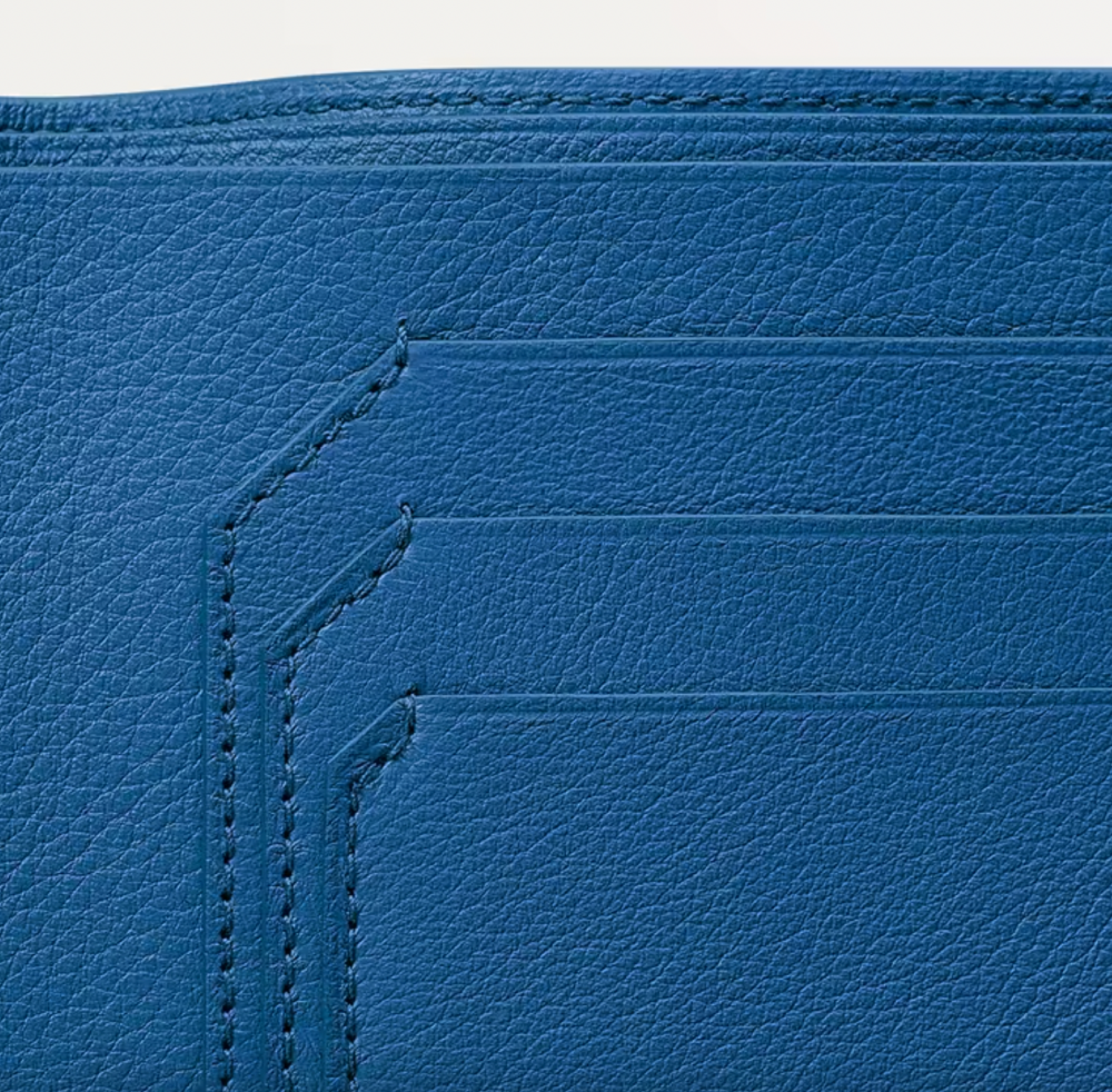 محفظة بـ 6 جيوب بحجم بطاقات الائتمان من مجموعة موست دو كارتييه