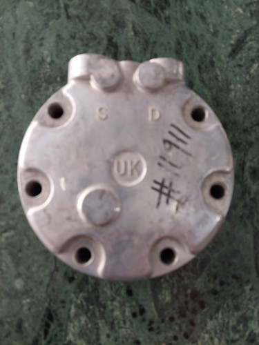 11911C# غطاء كمبروسر خلفي / CYLINDER HEAD NISSAN VERTICAL PAD SD-709
